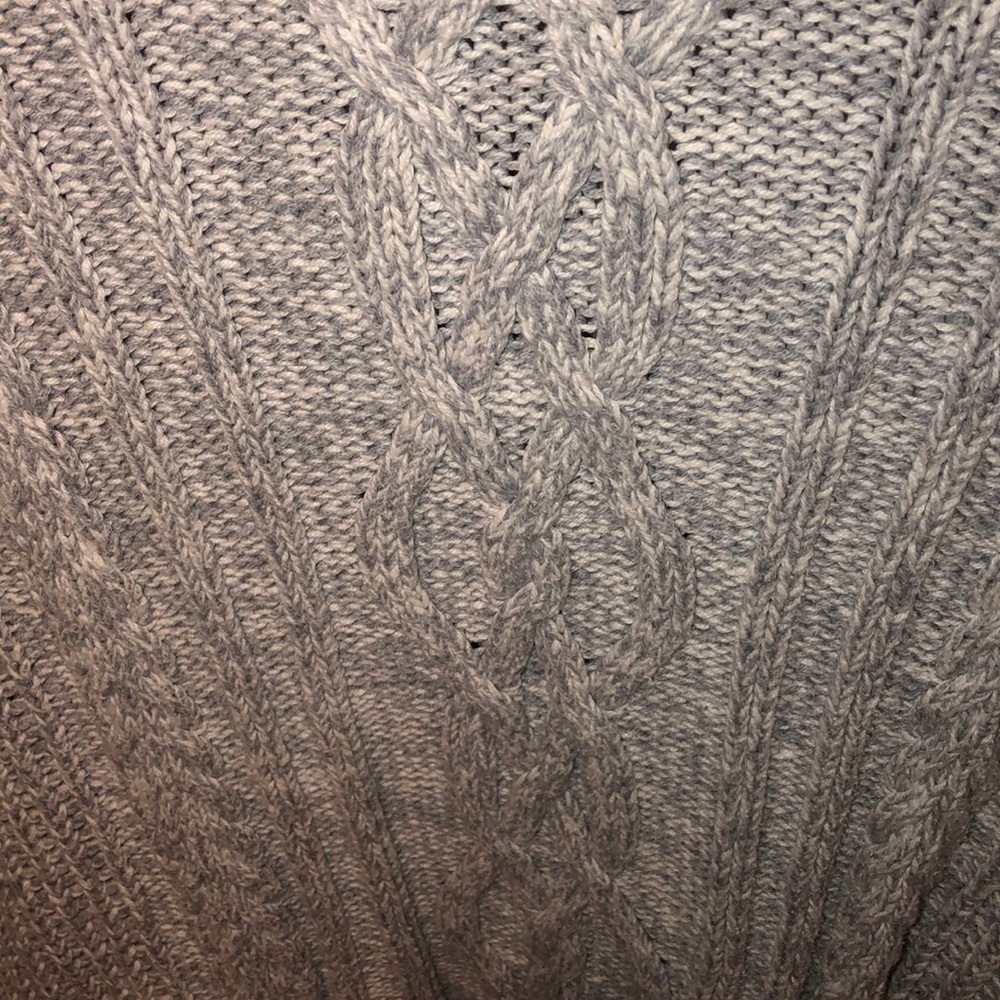 sweater - Picture 3 of 4